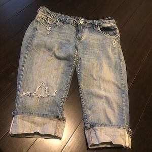 Vigoss Distressed Capri Jeans